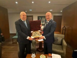 وزير الصناعة يتحادث مع الوزير الصربي المكلف بالتعاون الاقتصادي الدولي: آفاق واعدة لتعزيز الشراكة الصناعية.