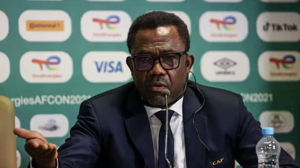 استقالة فيرون موزينغو-أومبا من منصبه كأمين عام الاتحاد الإفريقي لكرة القدم