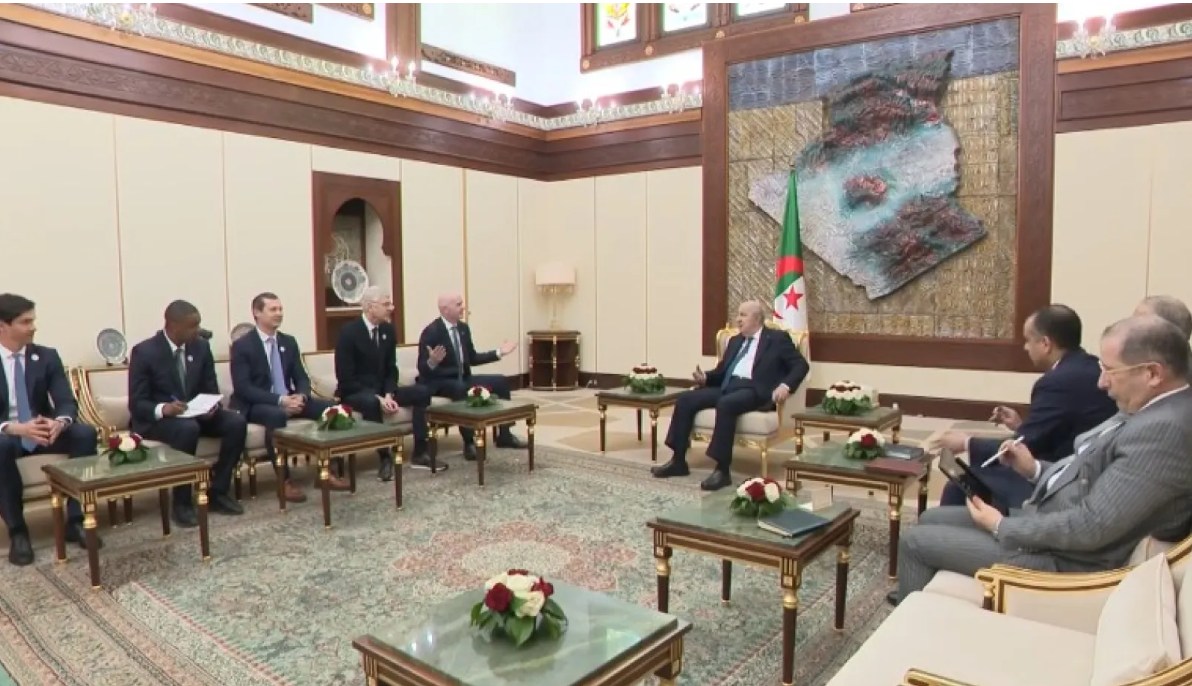 رئيس الجمهورية يستقبل رئيس الاتحاد الدولي لكرة القدم