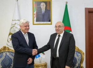 وزير الصناعة الصيدلانية يبحث تعزيز الشراكة الصحية مع “اليونيسف” لدعم الأمن الدوائي